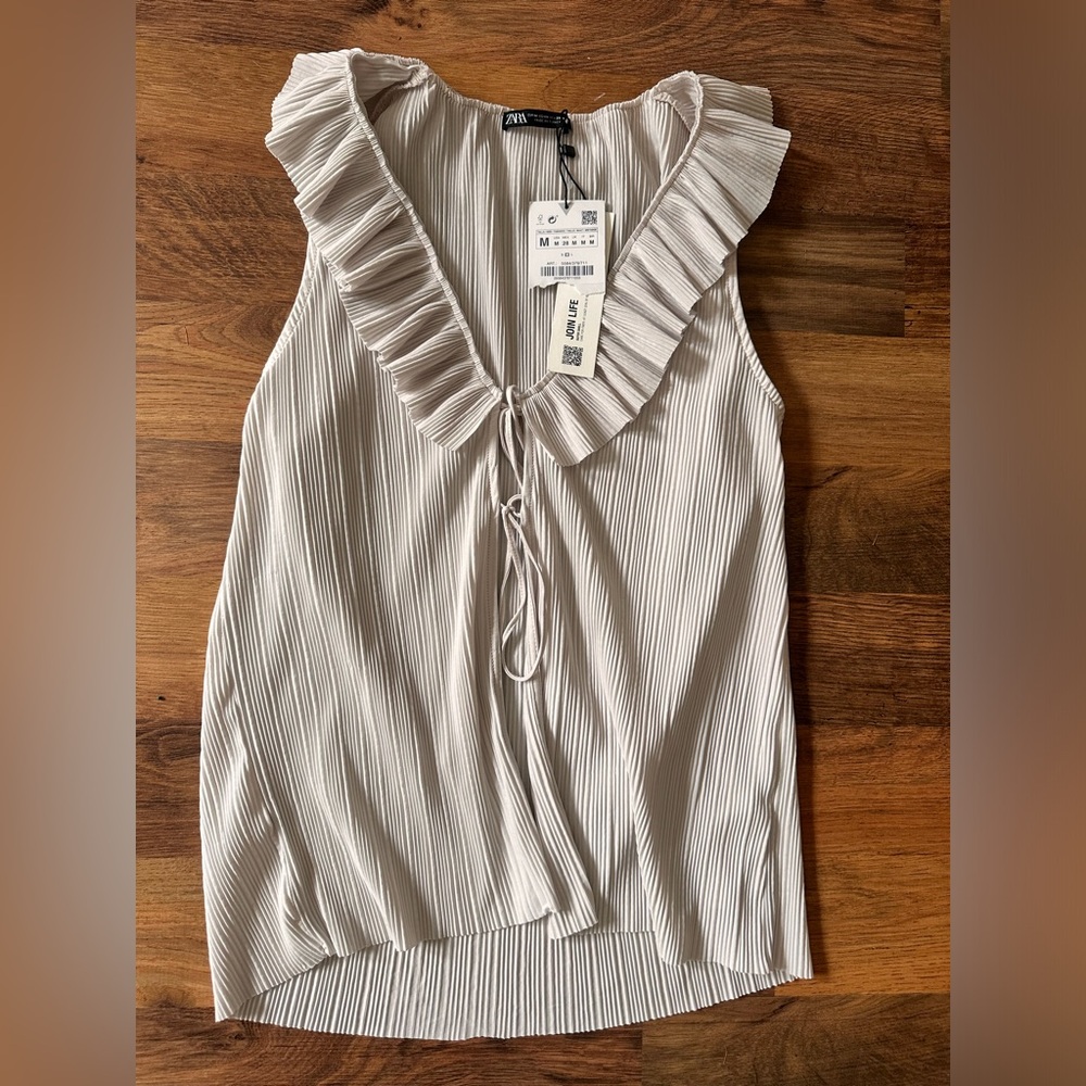 Zara two-tie front trendy top with ruffle detail NWT